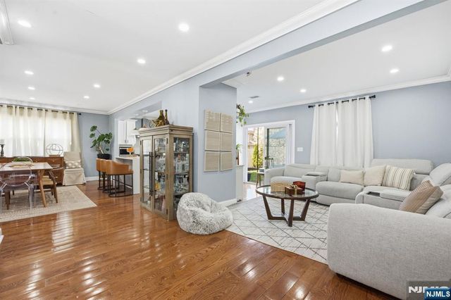 301 Roosevelt Avenue, Hasbrouck Heights, NJ 07604