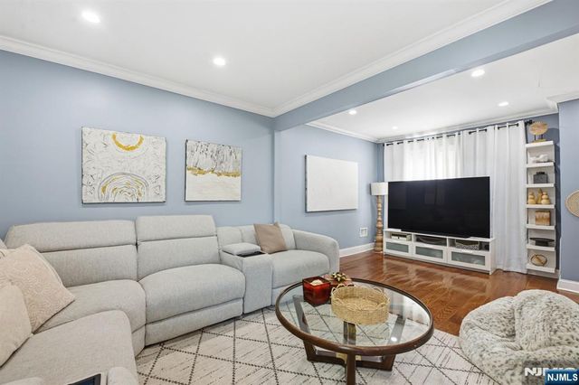 301 Roosevelt Avenue, Hasbrouck Heights, NJ 07604