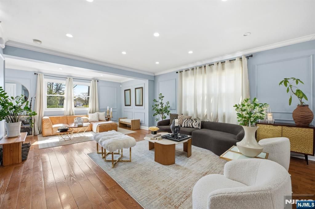 301 Roosevelt Avenue, Hasbrouck Heights, NJ 07604