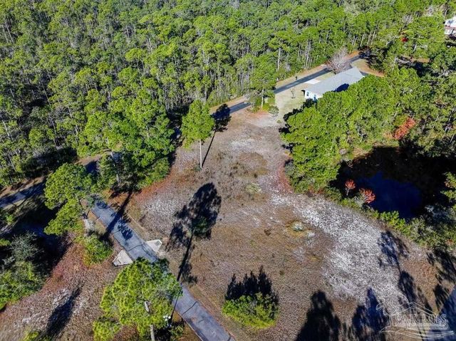 1810 W Smugglers Cove Dr, Gulf Breeze, FL 32563