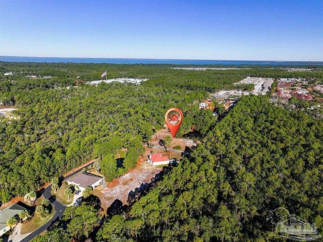 1810 W Smugglers Cove Dr, Gulf Breeze, FL 32563