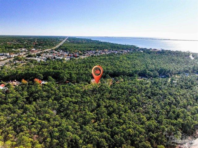 1810 W Smugglers Cove Dr, Gulf Breeze, FL 32563