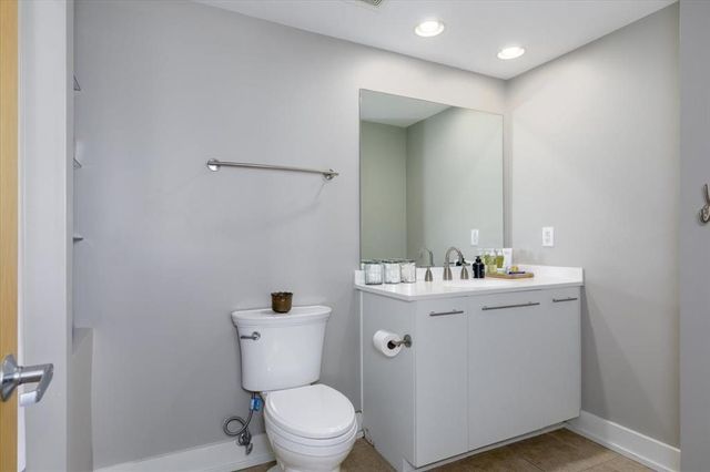400 Walnut Street 403, Des Moines, IA 50309