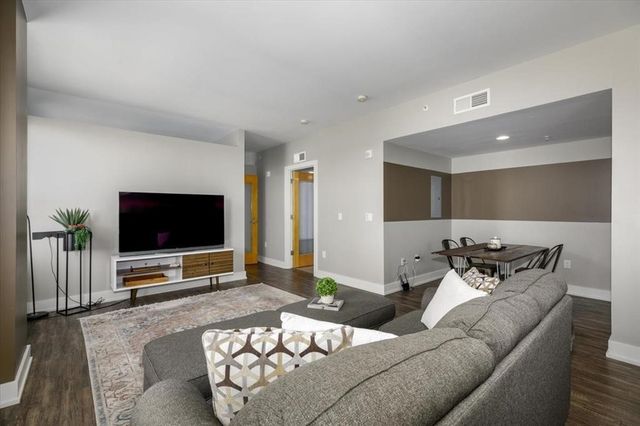 400 Walnut Street 403, Des Moines, IA 50309
