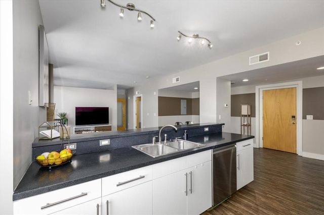 400 Walnut Street 403, Des Moines, IA 50309