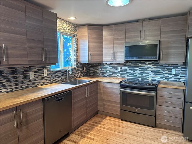 1411 E 5th Street, Port Angeles, WA 98362