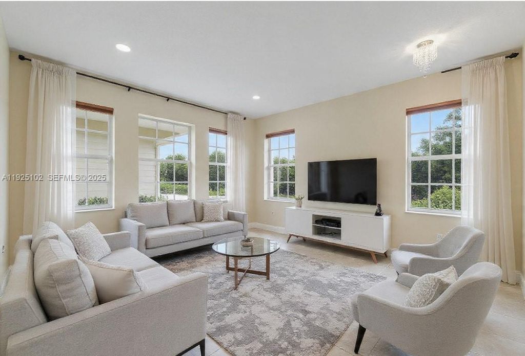 5310 NW 124th Way, Coral Springs, FL 33076