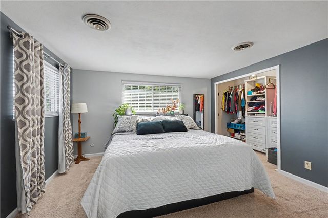 4900 Pennswood Drive, Huber Heights, OH 45424
