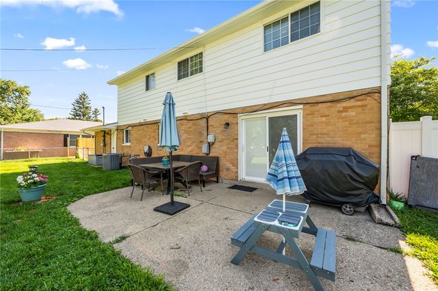 4900 Pennswood Drive, Huber Heights, OH 45424