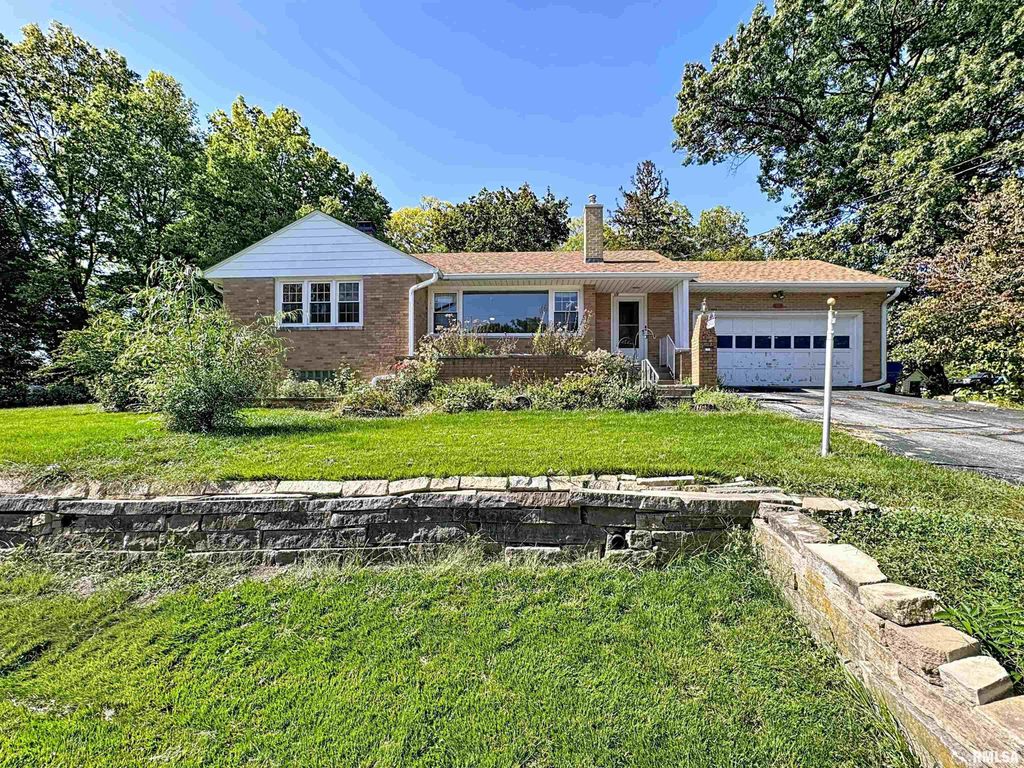 2615 18TH Street A, Moline, IL 61265