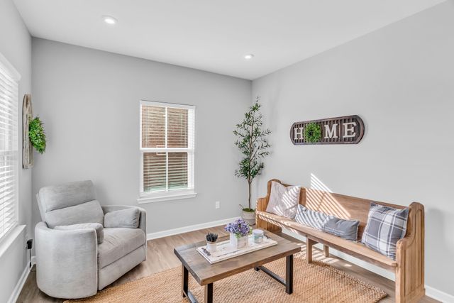 308 Oakley Dr, Gallatin, TN 37066