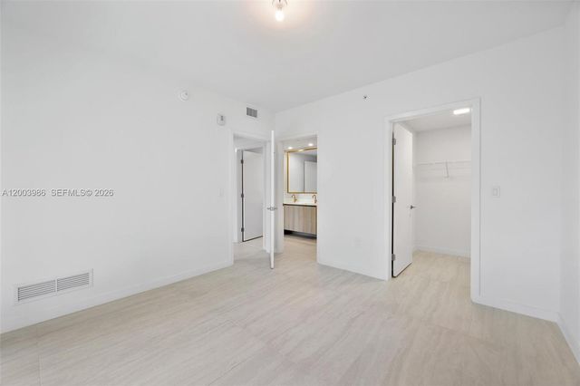 77 SE 5th Street 3005, Miami, FL 33131