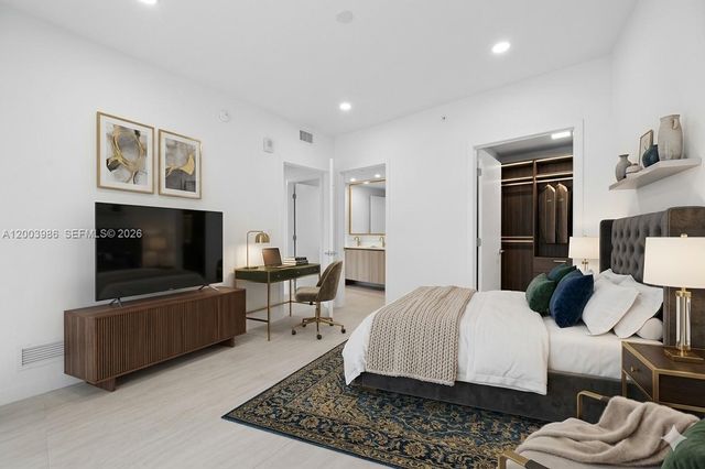 77 SE 5th Street 3005, Miami, FL 33131