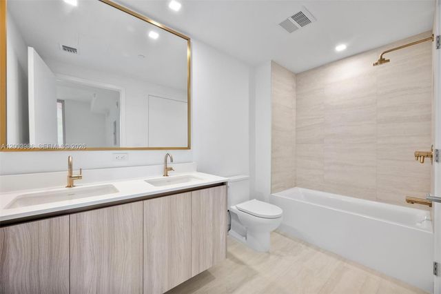 77 SE 5th Street 3005, Miami, FL 33131