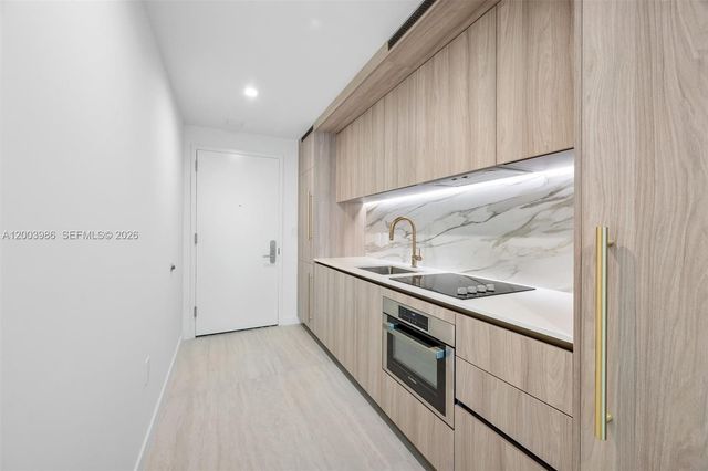 77 SE 5th Street 3005, Miami, FL 33131