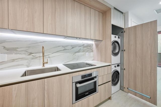 77 SE 5th Street 3005, Miami, FL 33131