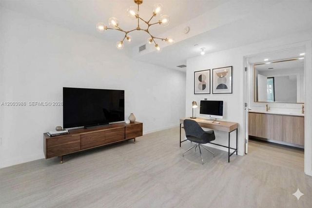 77 SE 5th Street 3005, Miami, FL 33131