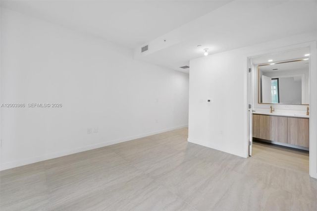 77 SE 5th Street 3005, Miami, FL 33131