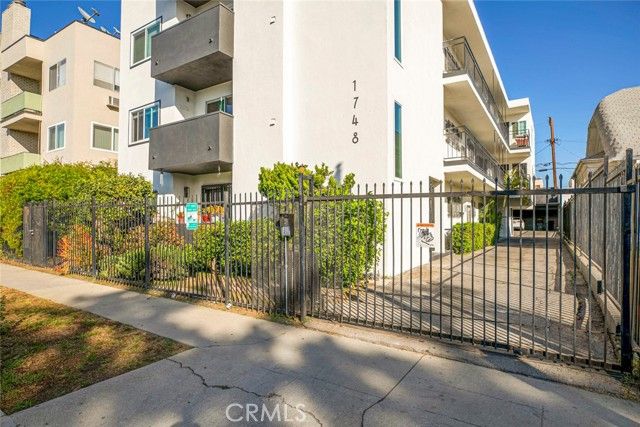1748 N Kenmore Avenue 203, Los Angeles, CA 90027