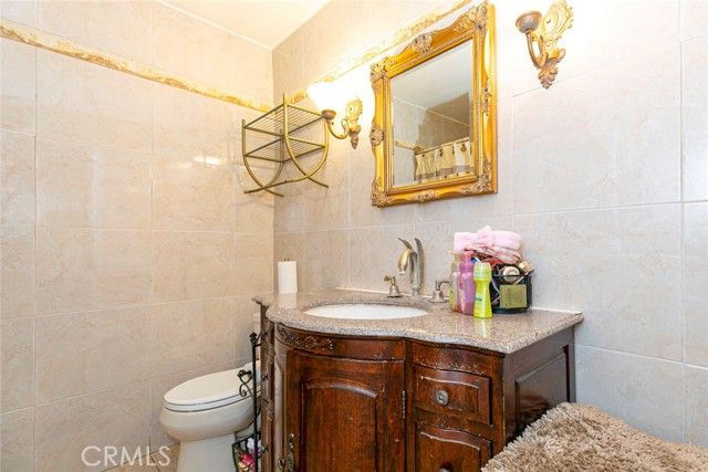 1748 N Kenmore Avenue 203, Los Angeles, CA 90027