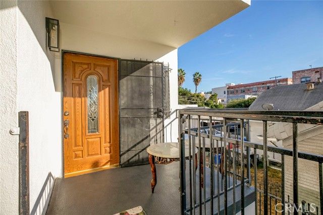 1748 N Kenmore Avenue 203, Los Angeles, CA 90027
