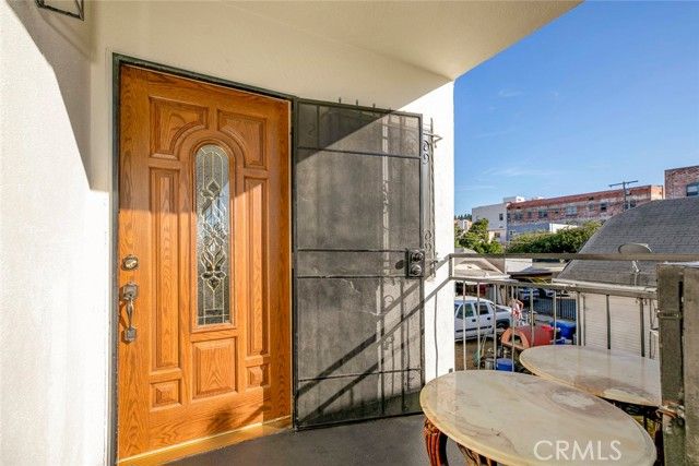 1748 N Kenmore Avenue 203, Los Angeles, CA 90027