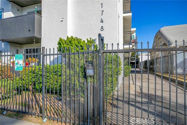 1748 N Kenmore Avenue 203, Los Angeles, CA 90027