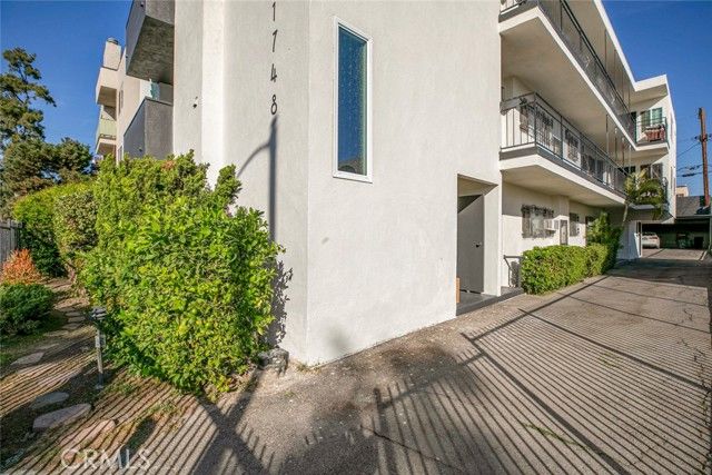 1748 N Kenmore Avenue 203, Los Angeles, CA 90027