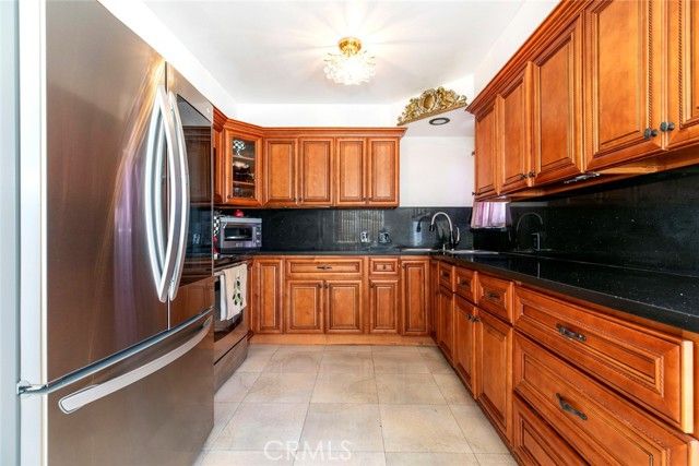 1748 N Kenmore Avenue 203, Los Angeles, CA 90027