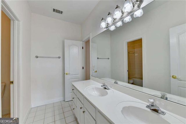8280 Sentinae Chase Drive, Roswell, GA 30076