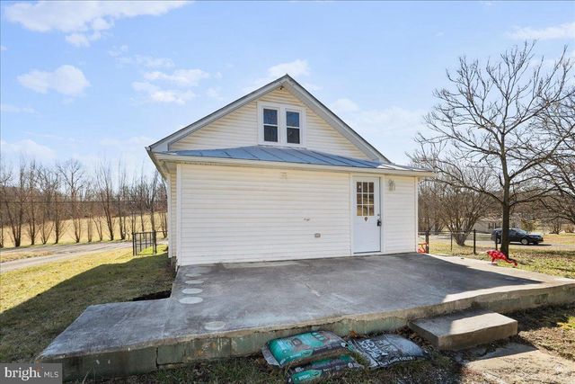 17 TURKEY HILL RD, Augusta, WV 26704