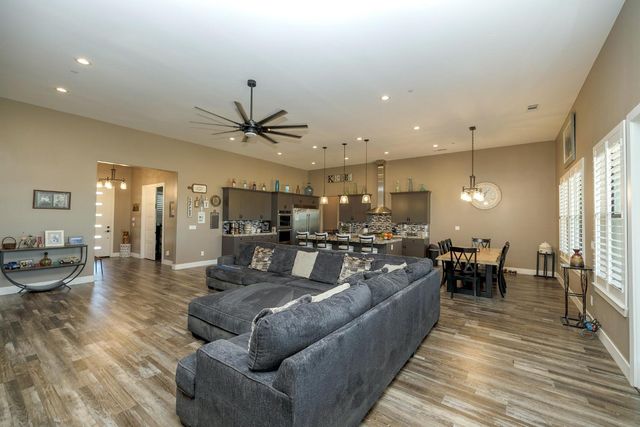 19206 Bloss Ave, Hilmar, CA 95324