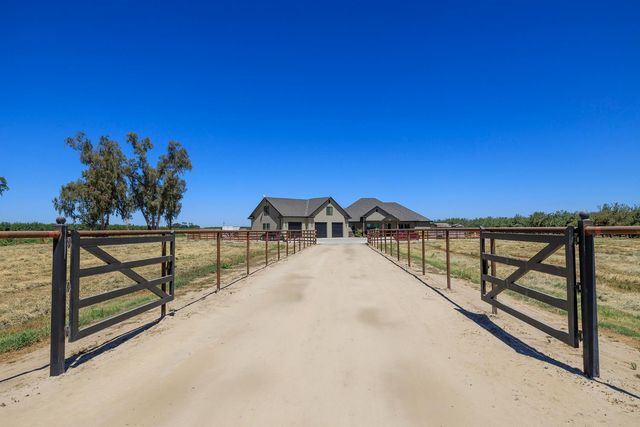 19206 Bloss Ave, Hilmar, CA 95324