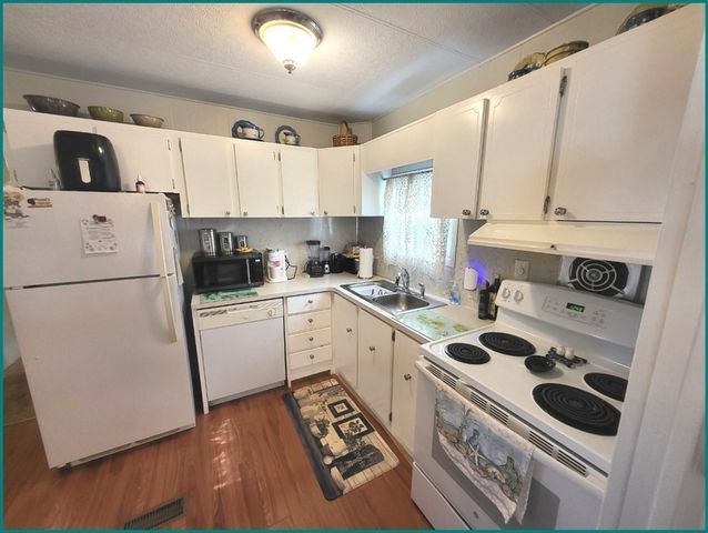 21 Parkwood Drive, Halifax, MA 02338