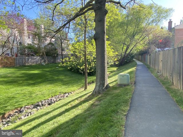 4831 CARRIAGEPARK RD, Fairfax, VA 22032