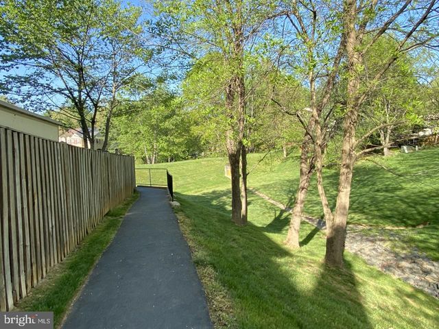 4831 CARRIAGEPARK RD, Fairfax, VA 22032