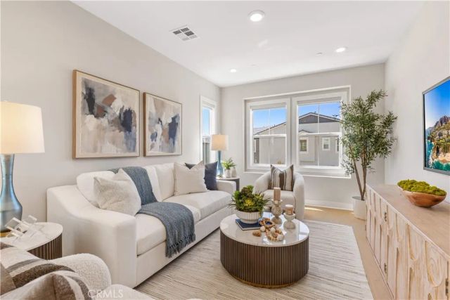 400 Riverbend, Lake Forest, CA 92630