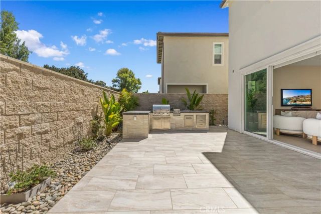 400 Riverbend, Lake Forest, CA 92630