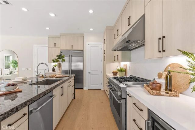400 Riverbend, Lake Forest, CA 92630