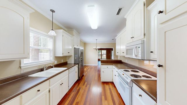 104 Orchard Circle, Dothan, AL 36305