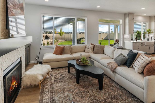 12213 N VALENCIA Ave, Spokane, WA 99218