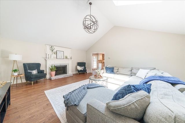 2 Tammie Rd, Hopedale, MA 01747