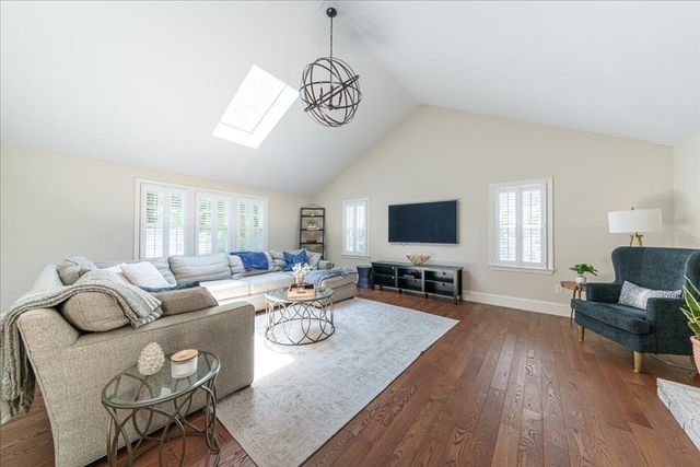 2 Tammie Rd, Hopedale, MA 01747