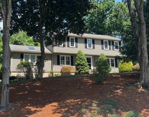 2 Tammie Rd, Hopedale, MA 01747