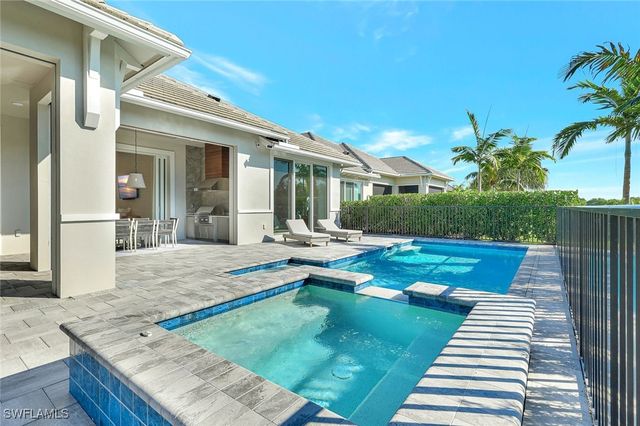 3344 Kumamoto LN, Naples, FL 34114