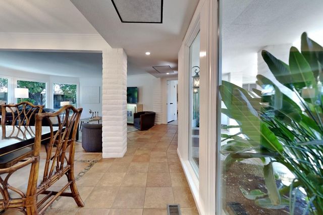 909 Newcastle Ct, Modesto, CA 95355