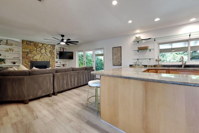 909 Newcastle Ct, Modesto, CA 95355