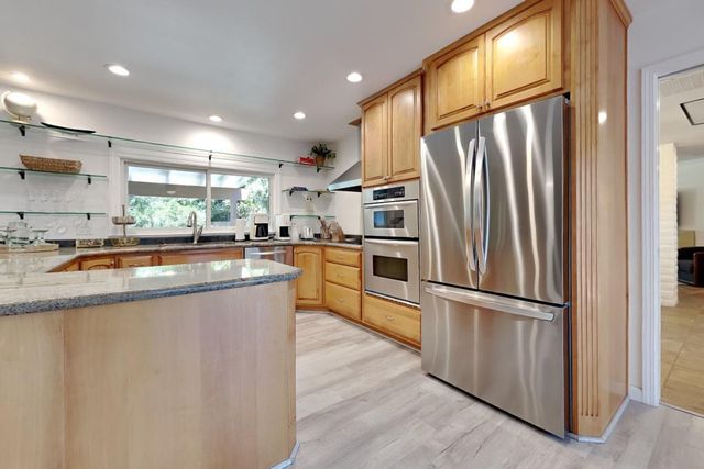 909 Newcastle Ct, Modesto, CA 95355