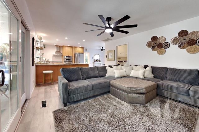 909 Newcastle Ct, Modesto, CA 95355