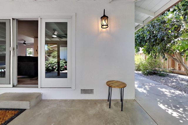 909 Newcastle Ct, Modesto, CA 95355